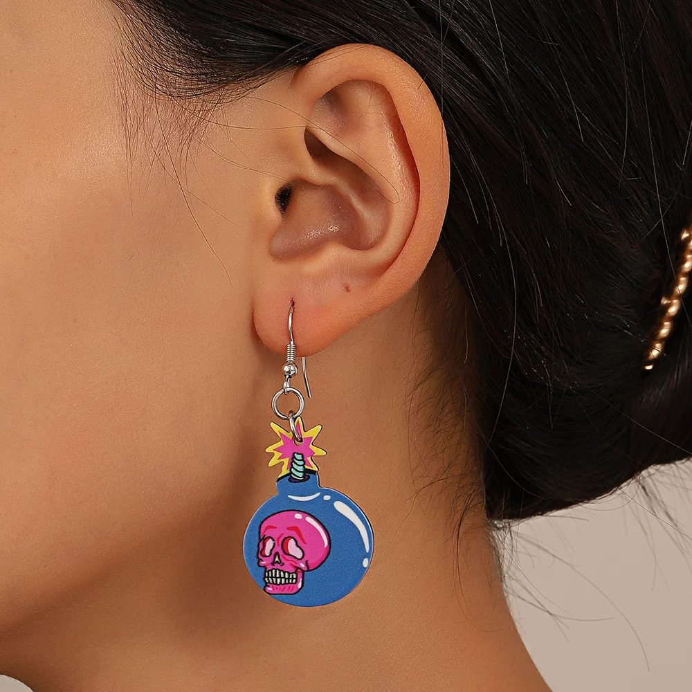 Pendientes de calavera divertidos y oscuros para Halloween, estilo europeo y americano. Añade un toque único y atrevido a tu look festivo. — foto 1