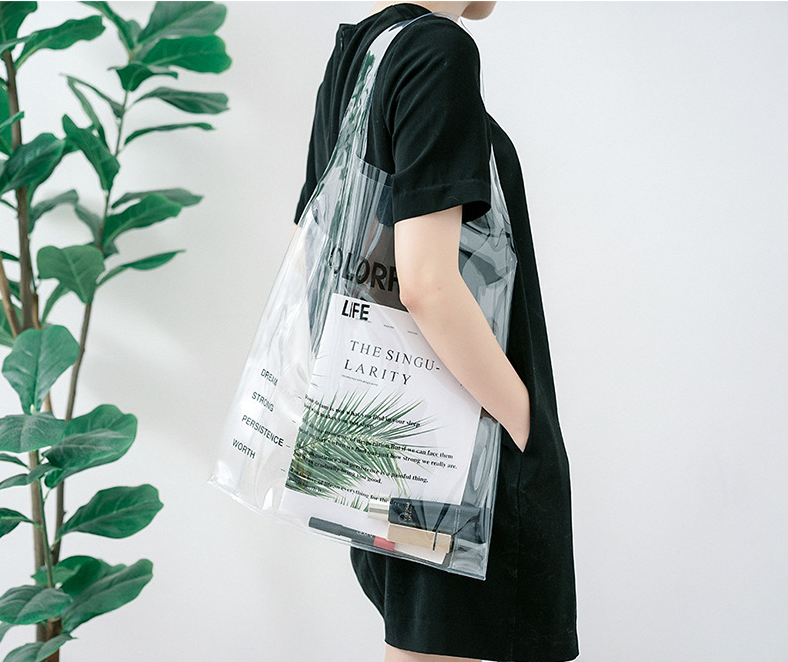 Transparante PVC-tote bag voor strand, winkelen of evenementen. Waterdicht, duurzaam en gemakkelijk schoon te maken. Ideaal voor dagelijks gebruik. — foto 5