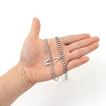Colar Aço Titânio 26 Letras Estilo Hip Hop, personalize seu visual com este pingente estiloso e moderno. Perfeito para homens e mulheres. — foto 14