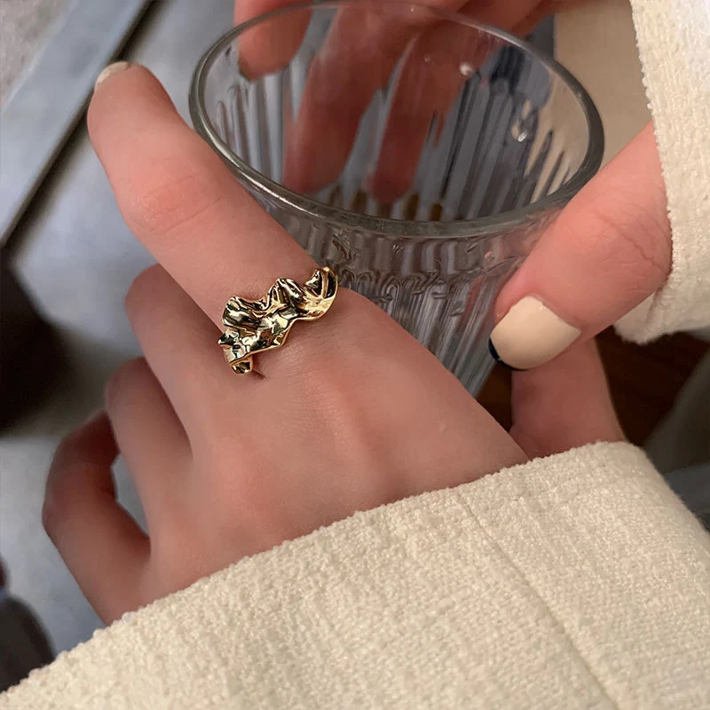Chapéu feminino retrô de abas largas com anel irregular geométrico, elegante e estiloso para diversas ocasiões e looks. — foto 5