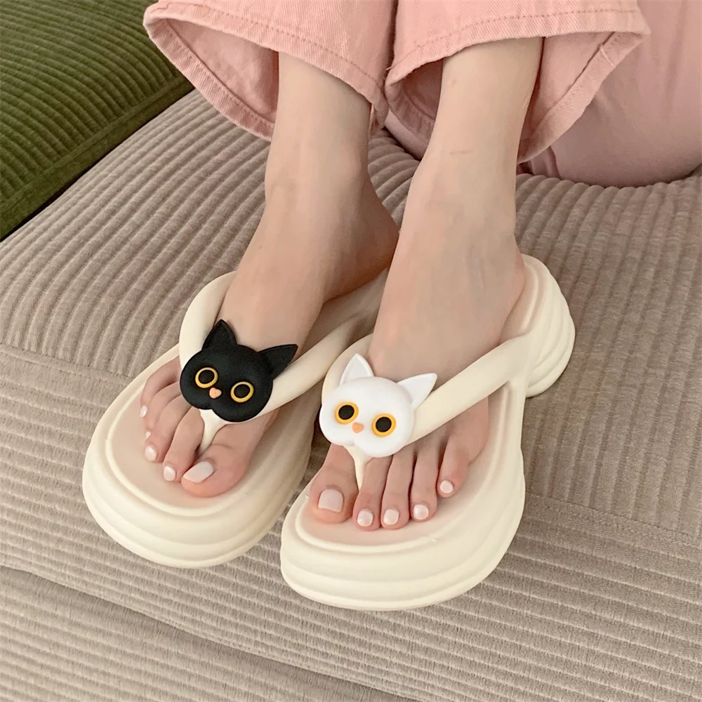 Kadın Platform Kitty Yazlık Outdoor Sandaletleri. Rahat ve şık, yazın keyfini çıkarın. Açık hava aktiviteleri için idealdir. — Fotoğraf 3