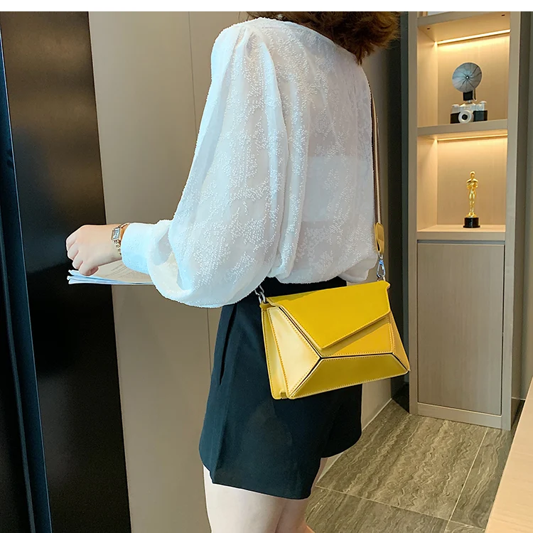 Bolsa Mensageiro Wild para Aventura Urbana e Livre, Resistente à Água, Compartimentos Múltiplos, Design Durável e Funcional para o Dia a Dia. — foto 7