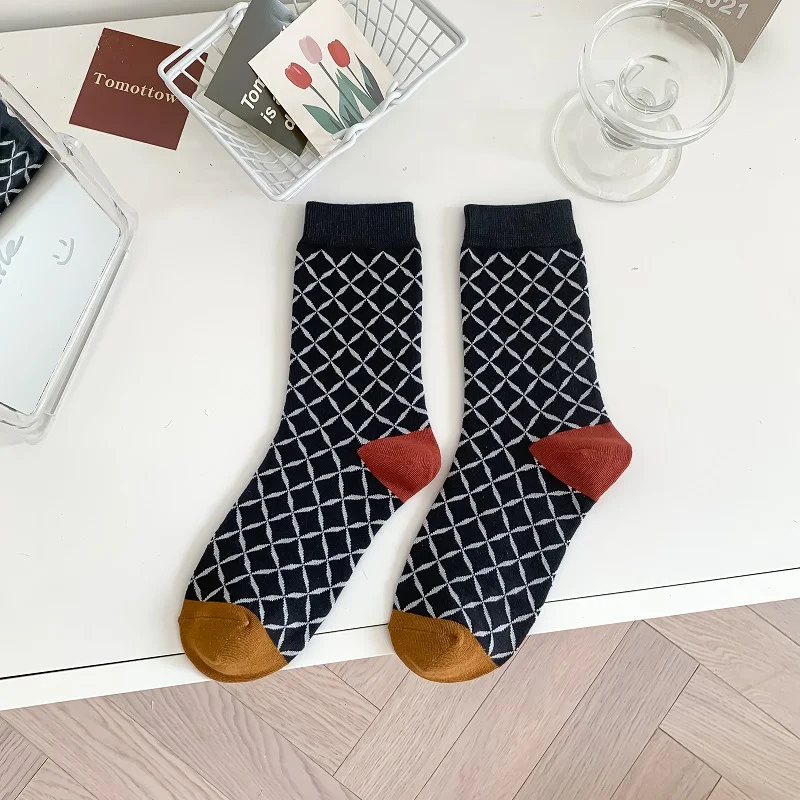 Creative And Fashionable Plaid Flower Tube Cotton Socks — photo 8