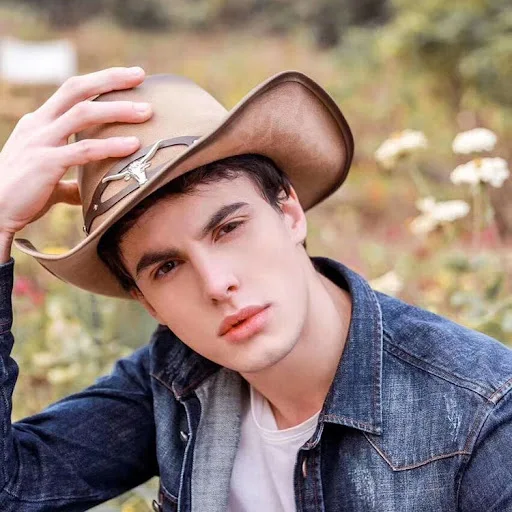 Title 3, Cowboyhoed Mongoolse hoed