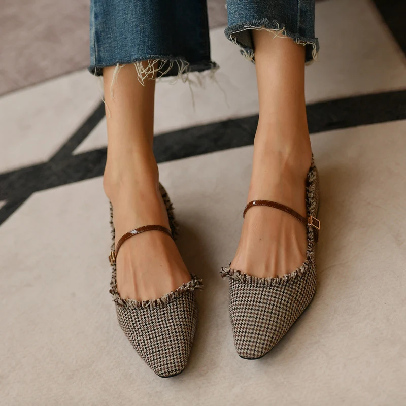 Low-heeled pointed toe shoes — photo 6