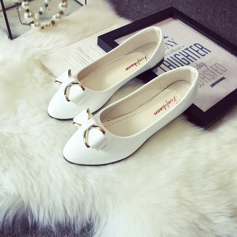 Sapatilhas de balé com laço, slip-on, perfeitas para um visual elegante e confortável. Calce fácil para o dia a dia. — foto 2
