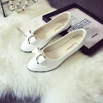 Sapatilhas de balé com laço, slip-on, perfeitas para um visual elegante e confortável. Calce fácil para o dia a dia. — foto 2