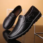 Neue Herren Leder Schuhe. Elegante Business Lederschuhe für Herbst, ideal als Geschenk für den Vater. Bequeme Herrenschuhe im Großhandel erhältlich. — foto 1