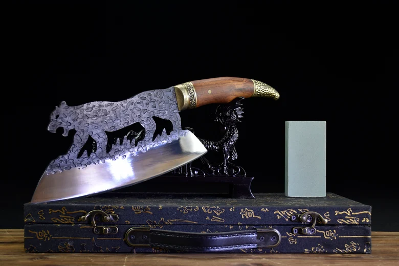 Title 1, Snow Leopard Bone Cutter Effortlessly cut throu...