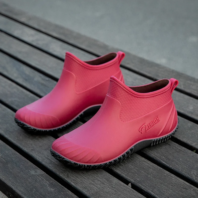 New Women's Cute And Fashionable Rain Boots. Stay dry and stylish with these waterproof boots perfect for any rainy day. — photo 5