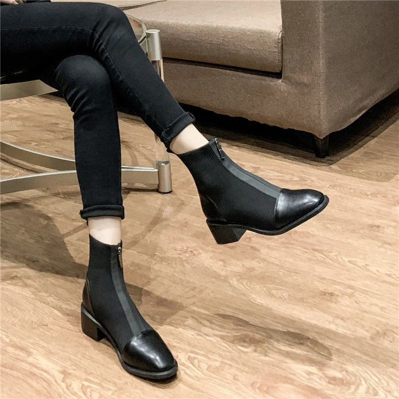 Botas Martin com salto grosso e zíper frontal para looks versáteis. Conforto e estilo que combinam com tudo. Experimente! — foto 3