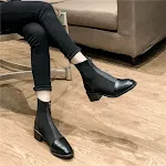 Botas Martin com salto grosso e zíper frontal para looks versáteis. Conforto e estilo que combinam com tudo. Experimente! — foto 3