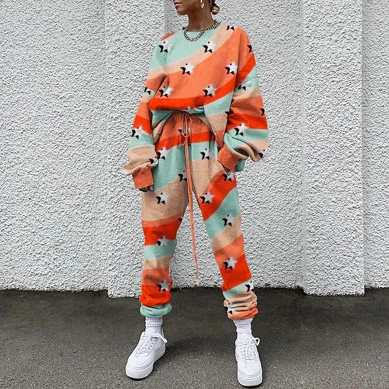 Completo due pezzi felpa stampata per comfort e stile senza pari. Goditi la morbidezza e il design unico per un look casual e alla moda. — foto 9