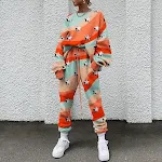 Completo due pezzi felpa stampata per comfort e stile senza pari. Goditi la morbidezza e il design unico per un look casual e alla moda. — foto 9