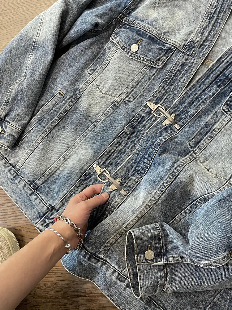 Jaqueta Jeans Azul Desbotado Heavy Robe. Conforto e estilo combinados. Ideal para sobreposições, durável e versátil, para uso casual diário. — foto 6
