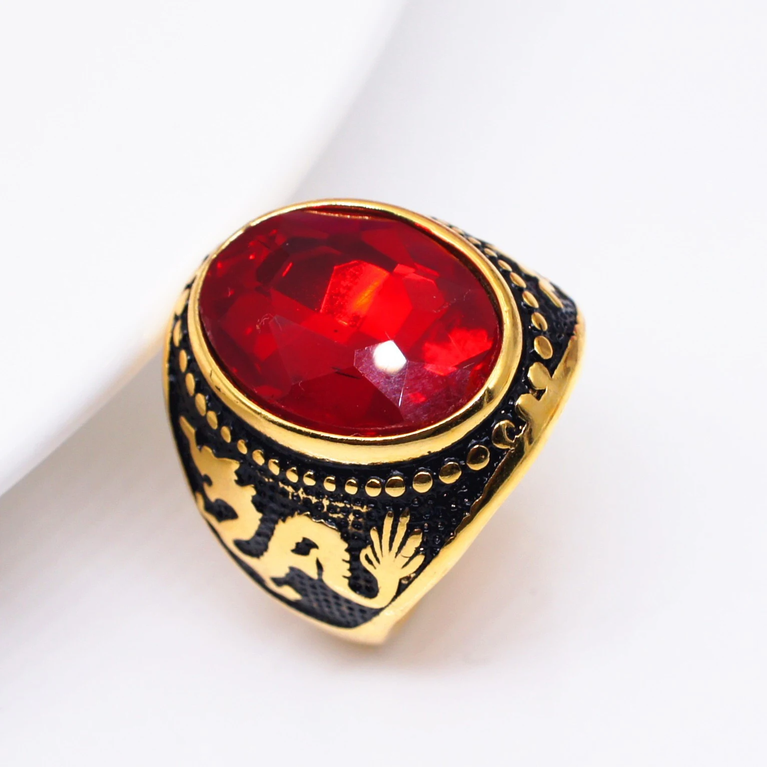 Anel Dourado Retrô Dominador Masculino com Dragão Oval, uma joia que expressa poder e personalidade forte, perfeito para homens com estilo. — foto 9
