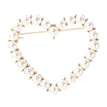 Broche de corazón de perla con incrustaciones de aleación, un accesorio elegante para realzar tu estilo y añadir un toque romántico a cualquier atuendo. — foto 2
