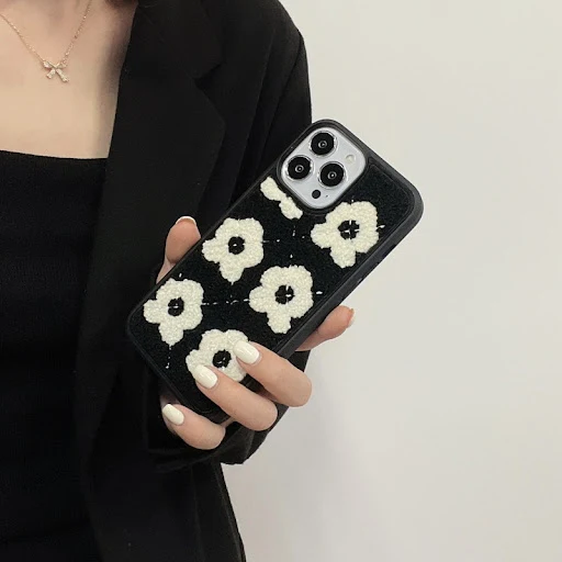 Title 4, Capa protetora de celular com flor de pelúcia, ...