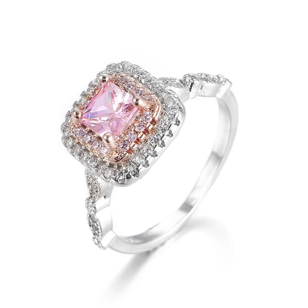 Anel de diamante de simulação com corte quadrado. Brilho deslumbrante e elegância acessível. Adicione um toque sofisticado ao seu visual. — foto 2