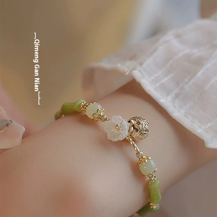 Pulseira Feminina de Bambu Olivine, com Sino, Luxo Leve e Design Elegante, Perfeita para um Toque Sofisticado no seu dia a dia — foto 2