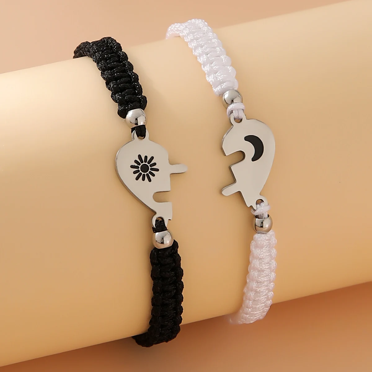 Pulseiras de casal sol lua amor com quebra-cabeça ajustáveis, tecidas à mão. Celebre seu amor único com estas belas pulseiras. — foto 1
