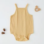 Macacão triangular de verão para bebês com algodão e design de sling. Conforto e frescor para seu bebê nos dias quentes. — foto 19