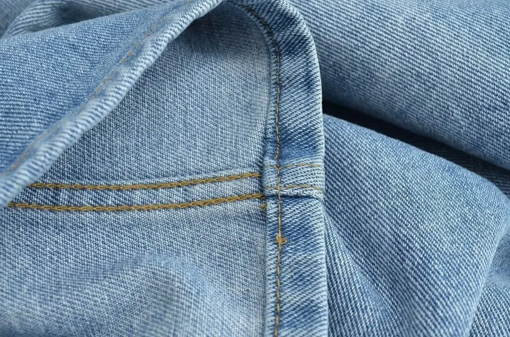 Saia jeans Lock Street com fenda frontal na barra. Conforto e estilo em uma peça única. Ideal para diversas ocasiões e looks modernos e práticos. — foto 26