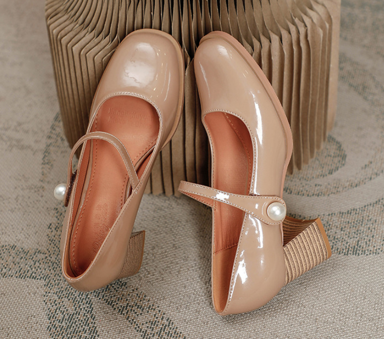 Title 4, One Word Patent Leather Womens Medium Heel Sho...