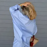Completo da donna con pantaloni a gamba larga, stile e comfort. Perfetto per l'ufficio e il tempo libero, versatile e facile da abbinare. — foto 1