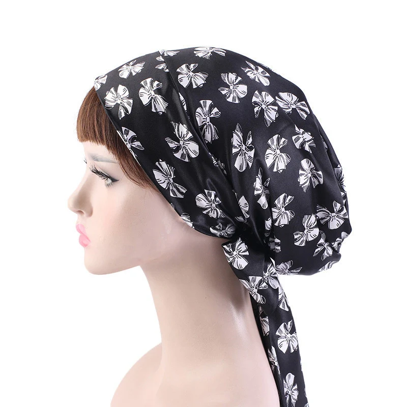 Title 1, Turbante con fiocco in nastro di raso stampato,...