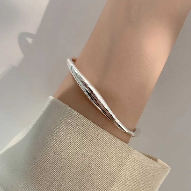 Pulseira feminina retrô com gota d'água irregular, acessório elegante, design vintage, presente ideal, realça o estilo feminino. — foto 7