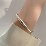 Pulseira feminina retrô com gota d'água irregular, acessório elegante, design vintage, presente ideal, realça o estilo feminino. — foto 7
