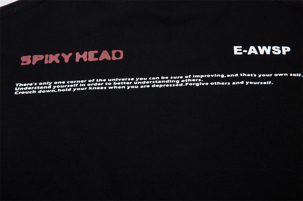 Title 5, Abstracte letterprint T-shirt met korte mouwen....