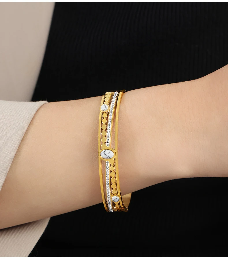 Bracelet boucle zircon turquoise style vintage français. Accessoire chic et intemporel pour sublimer votre poignet avec élégance et raffinement. — photo 17