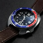 Relógio esportivo de aço à prova d'água com pulseira de couro, perfeito para esportes e atividades ao ar livre, resistente e estiloso. — foto 4