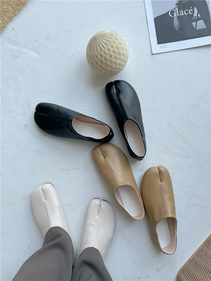 Sapatos Tabi Retrô de Bico Dividido Bombas de Solado Macio e Plano Conforto e Estilo Vintage para um Visual Moderno e Diferenciado — foto 16