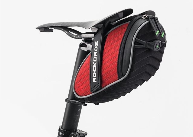 Bolsa de selim para bicicleta, grande capacidade e fácil instalação. Ideal para transportar seus itens essenciais em passeios e viagens. — foto 9