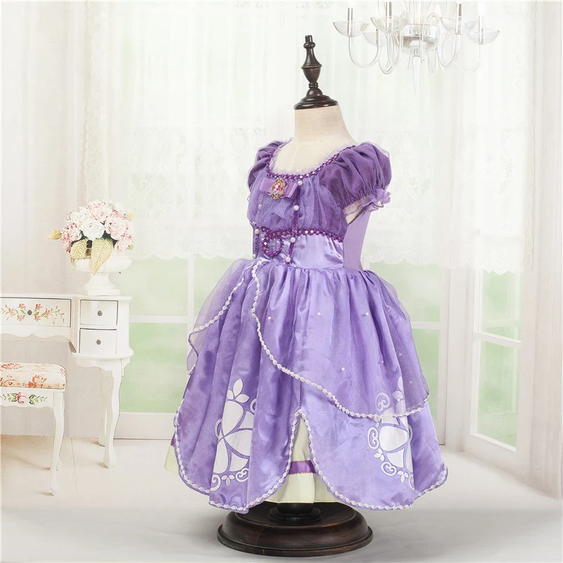 Vestido de princesa para meninas, ideal para fantasias, festas e brincadeiras imaginativas. Um sonho para qualquer pequena. — foto 1