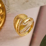 Anel de zircônia com banho de cobre e ouro 18K, design aberto e personalidade simples, ideal para realçar sua beleza com sofisticação. — foto 13