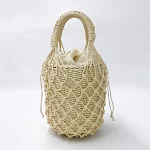 Bolsa feminina tecida à mão, personalidade fashion. Artesanal e elegante, ideal para mulheres que buscam estilo e exclusividade. Um acessório único e charmoso. — foto 12
