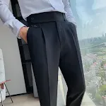 Yüksek kaliteli slim fit, dökümlü pantolon. Şık ve rahat bir görünüm için tasarlandı. Her duruma uygun, modern ve zarif bir stil sunar. — Fotoğraf 3