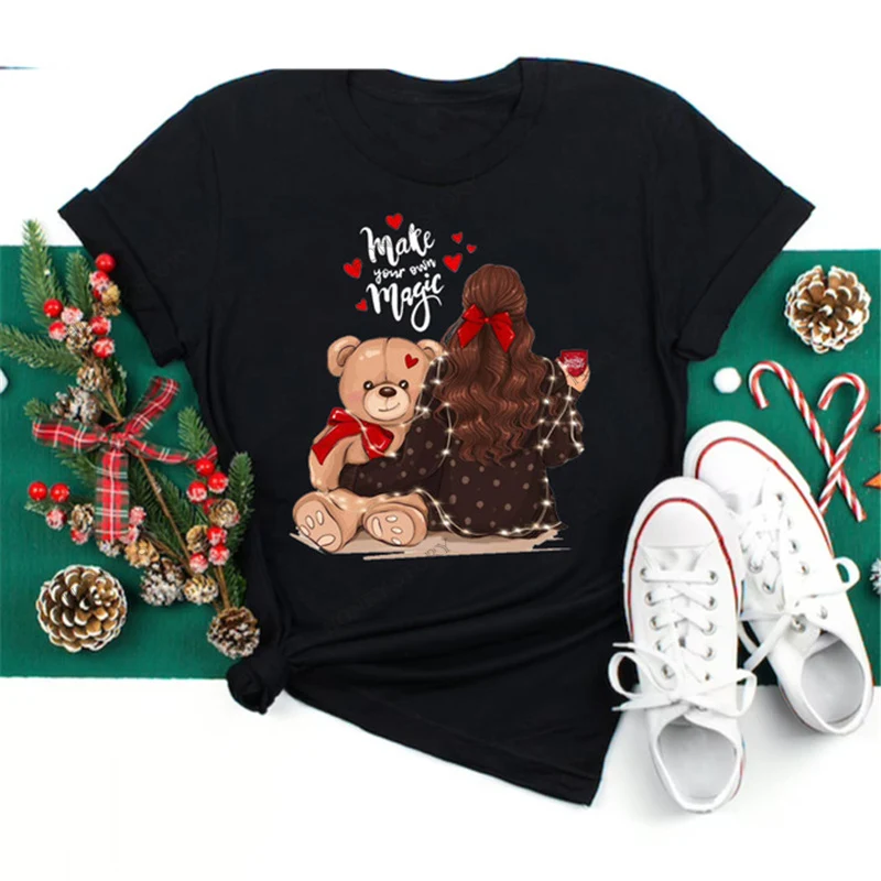 Camiseta Vermelha de Natal para Amigas Estampa Festiva Celebre o Natal com Estilo Presente Perfeito para Amigas Conforto e Alegria Ideal para Festas — foto 1