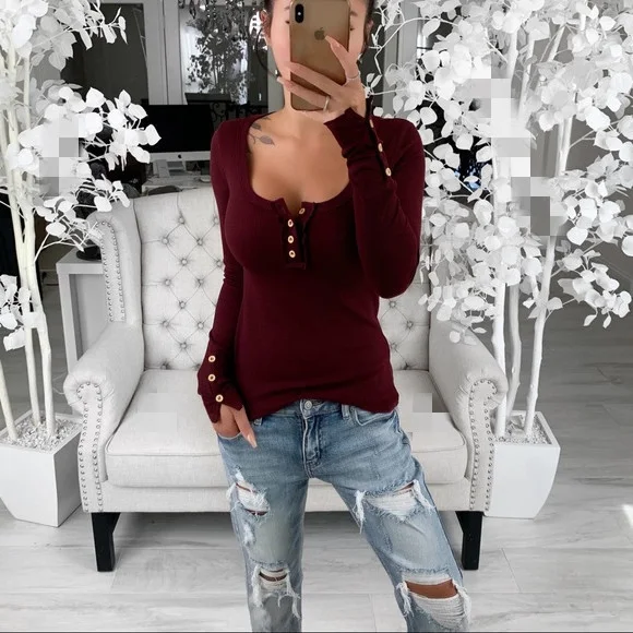 Slim And Slim T-shirt With Large Round Neck And Solid Color Slit — photo 1
