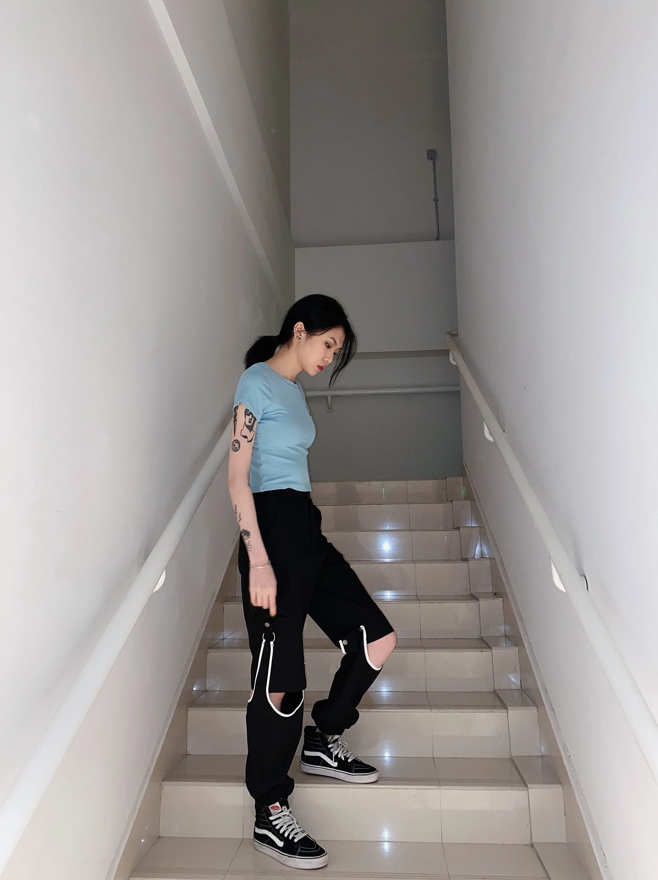 Slim and loose straight casual pants offering comfort and style for everyday wear. Enjoy a relaxed fit and a versatile l — photo 18