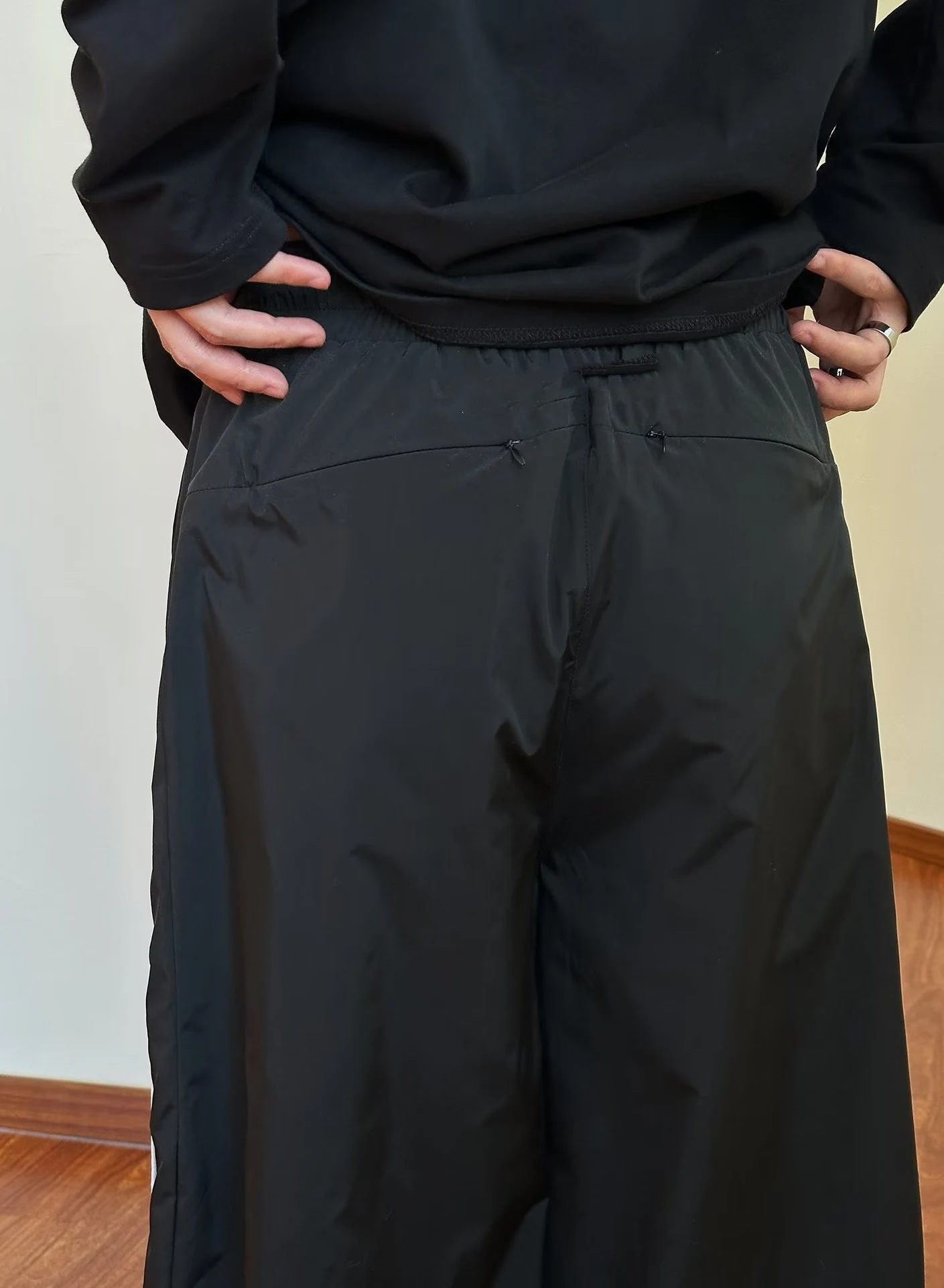 Title 3, Muške retro sportske pantalone u američkom stil...