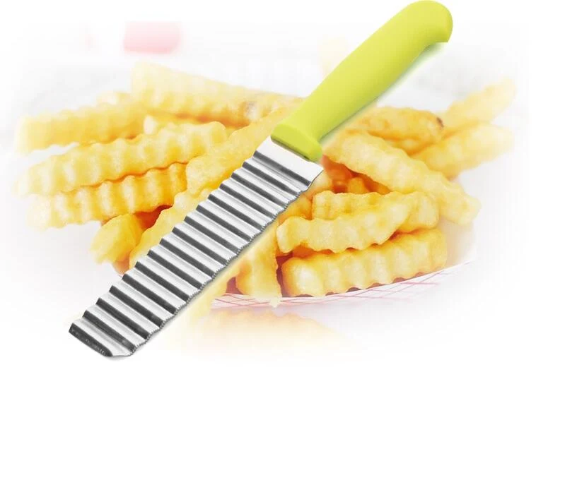 Faca ondulada de aço inoxidável para cortes precisos. Perfeita para frutas, legumes e pães. Corte limpo e duradouro. — foto 2