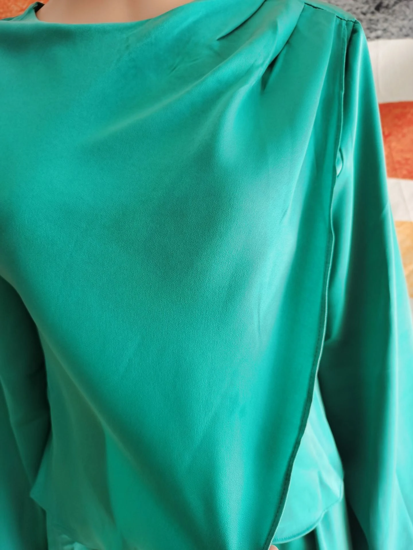 Title 5, Fashion Puff Sleeve Top Big Hem Skirt Suit