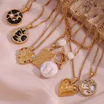 Colar Dahlia Gold para mulheres, elegante e sofisticado. Design floral único, banhado a ouro, realça sua beleza natural e adiciona um toque de luxo ao seu visual. — foto 5