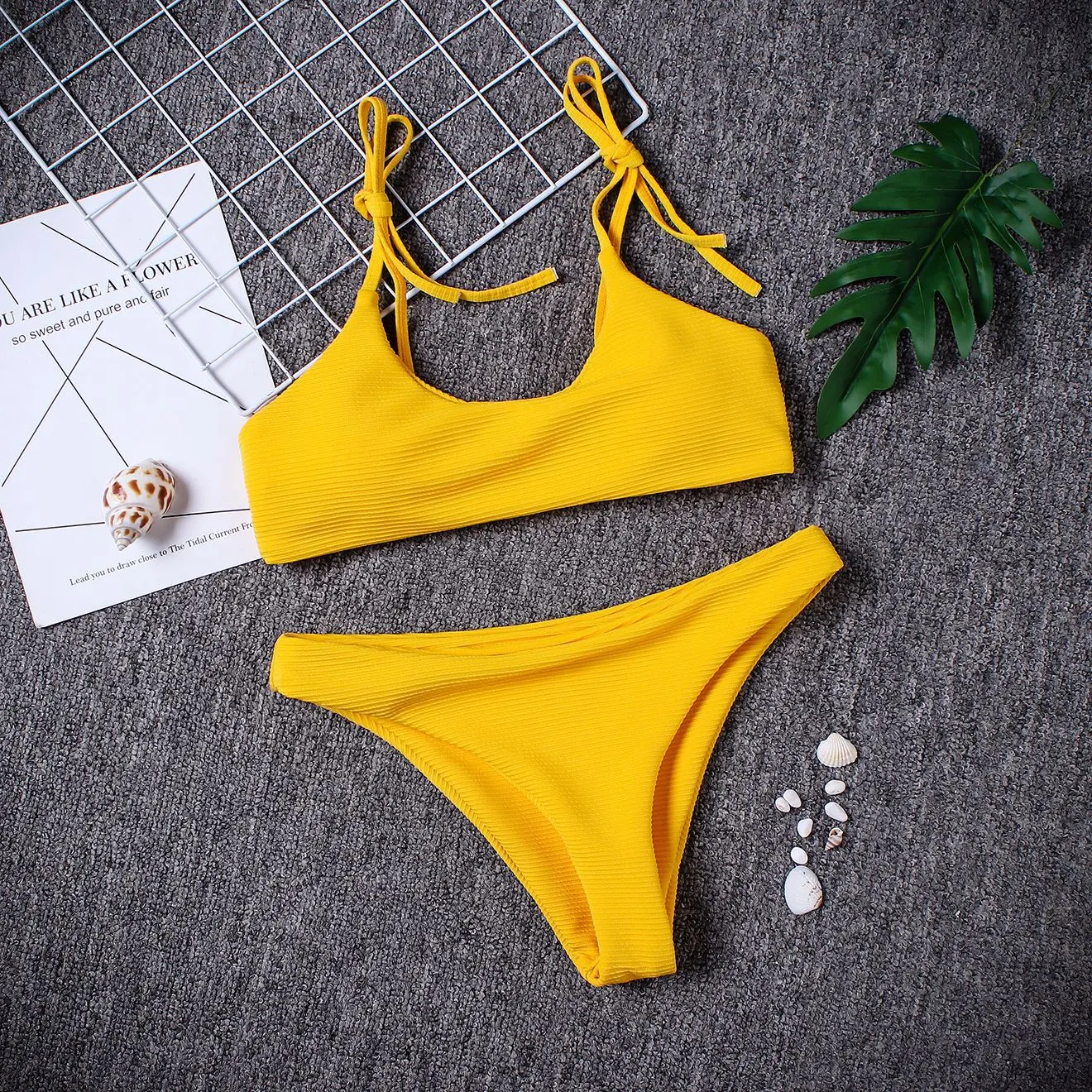 Title 13, Sexy strapless bikini met lage taille voor een ...