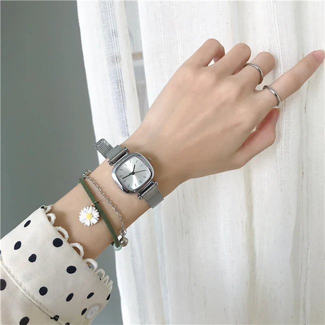 Pemperamento literario retro pequeño y exquisito Reloj simple — foto 5